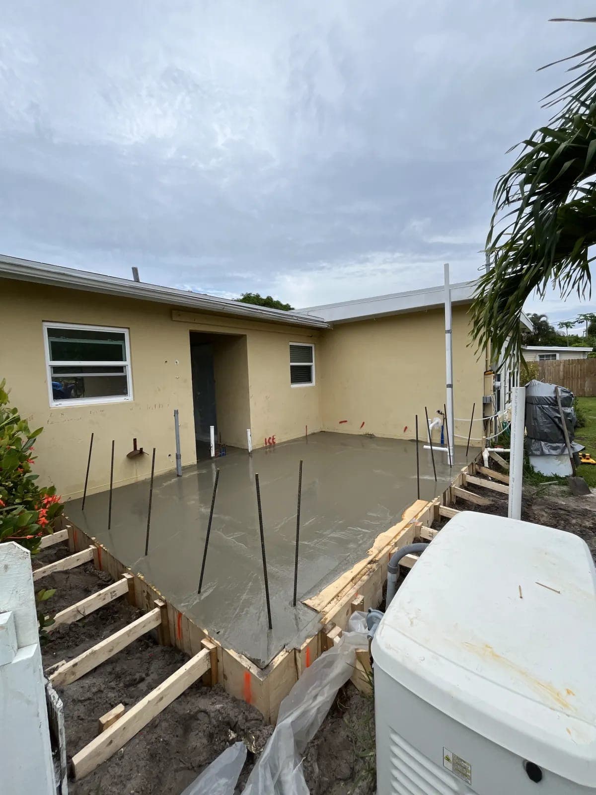 Freshly poured concrete patio slab by Palm Beach Renovations